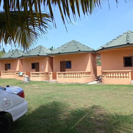 Comfort Beach Resort Biriwa Exterior photo