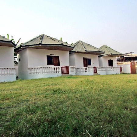 Comfort Beach Resort Biriwa Exterior photo