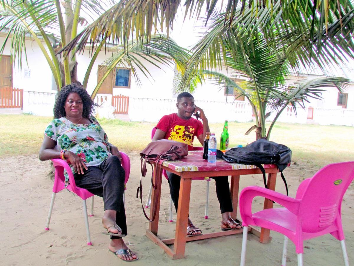 Comfort Beach Resort Biriwa Exterior photo
