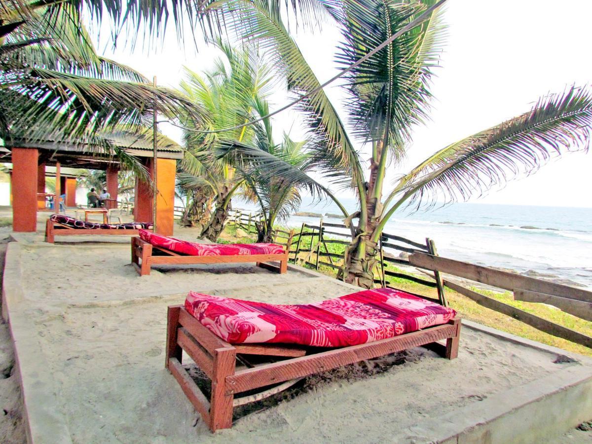 Comfort Beach Resort Biriwa Exterior photo
